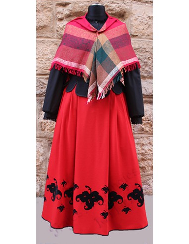 Traje regional, Garnacha.