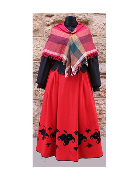 Traje regional, Garnacha.