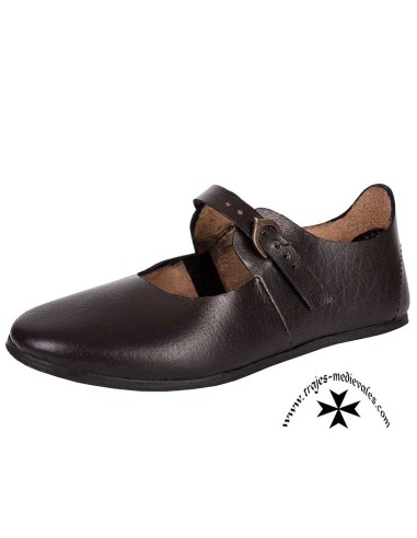 Zapato medieval de mujer con hebilla