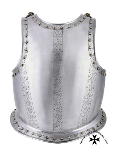 Coraza medieval de acero decorada