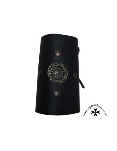 Brazalete de cuero con adornos