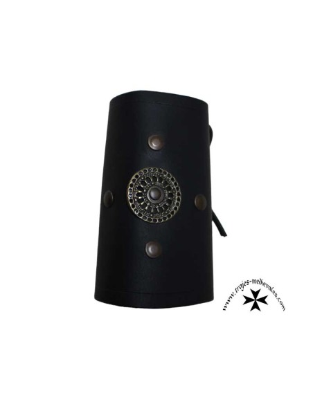 Brazalete de cuero con adornos