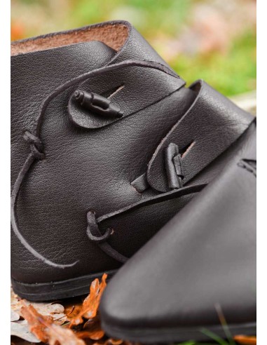 Early medieval toggle shoes, Jorvik model