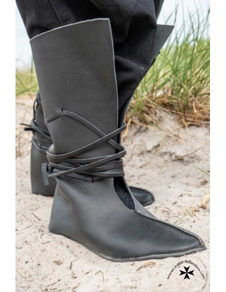 Open medieval boots, leather (in black and brown)