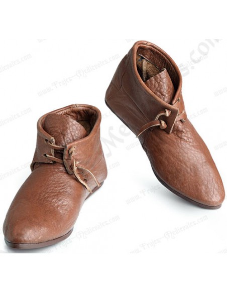 Botín con cordones.