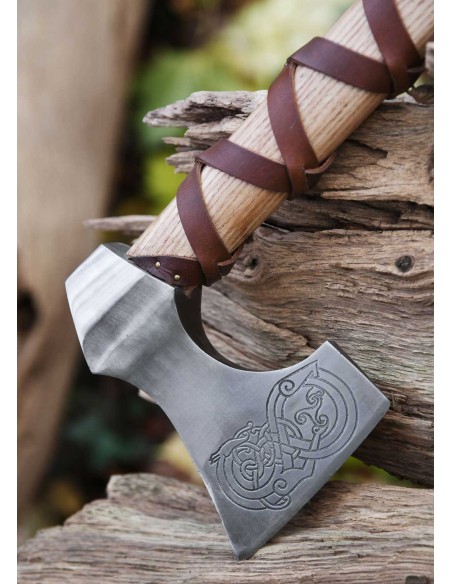 Hacha vikinga de acero fundido, tipo D, con grabado y envoltura de cuero