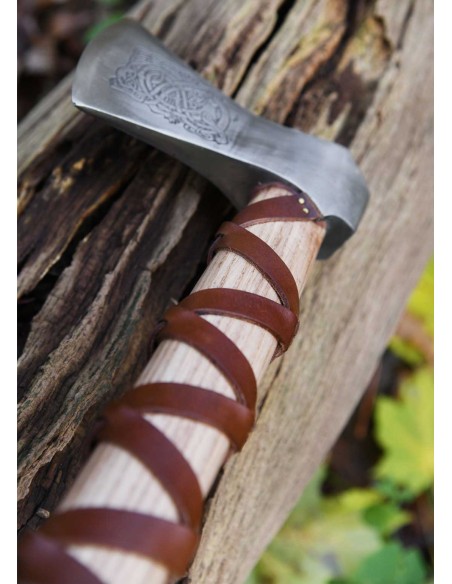 Hacha vikinga de acero fundido, tipo H, con grabado y envoltura de cuero