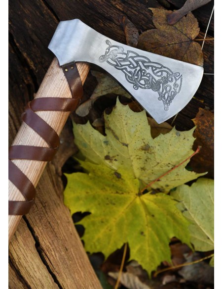 Hacha vikinga de acero fundido, tipo L, con grabado y envoltura de cuero