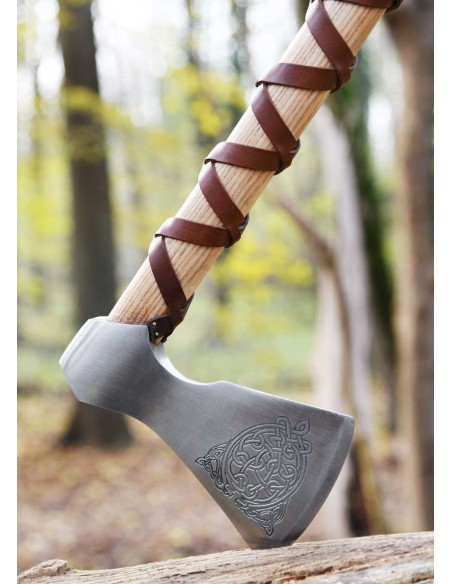 Hacha vikinga de acero fundido, tipo F, con grabado y envoltura de cuero