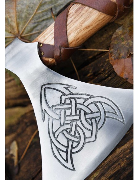 Hacha vikinga de acero fundido, tipo M, con grabado y envoltura de cuero