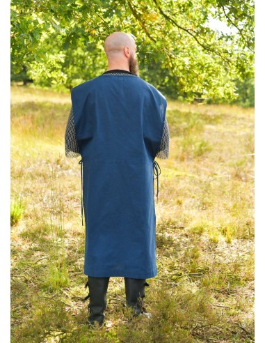Tabardo medieval con rayas, azul y amarillo
