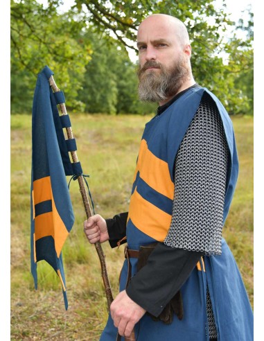Tabardo medieval con rayas, azul y amarillo