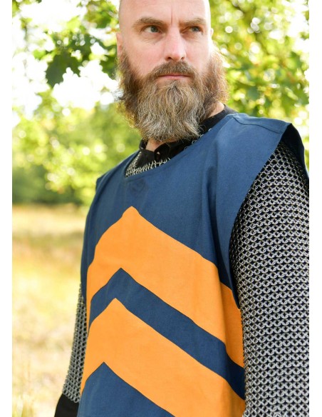 Tabardo medieval con rayas, azul y amarillo