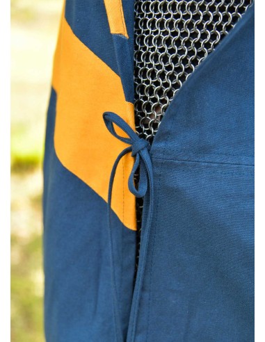 Tabardo medieval con rayas, azul y amarillo